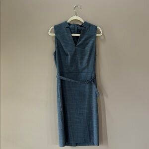 Green Sleeveless V-Neck Sheath Midi Dress